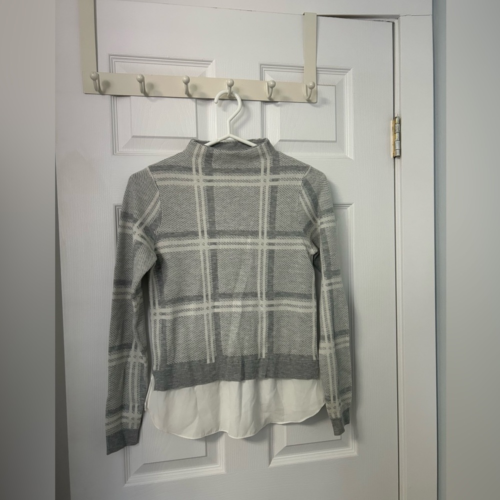 Chic Gray Plaid Women's Turtleneck Sweater
